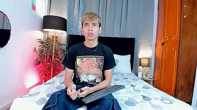 Snapshot of Brian-Ausslos chatting on February 15, 2025, 4:25 am Brian-Ausslos online show from February 15, 2025, 4:25 am