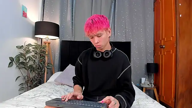 Snapshot of Brian-Ausslos chatting on March 17, 2025, 5:01 am Brian-Ausslos online show from March 17, 2025, 5:01 am