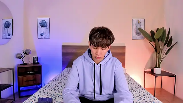 Snapshot of Brian-Ausslos chatting on December 3, 2025, 4:31 am Brian-Ausslos online show from December 3, 2025, 4:31 am