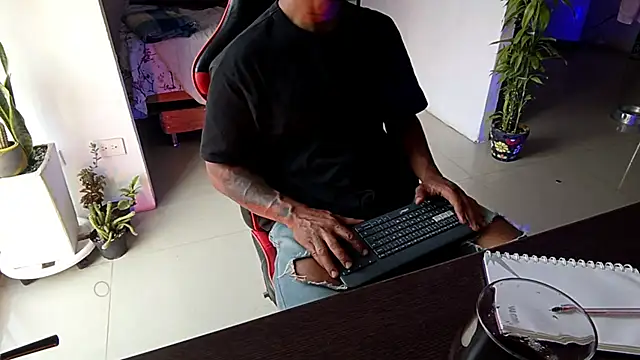 Snapshot of Adam_Valenciia chatting on February 8, 2026, 10:57 pm Adam Valenciia online show from February 8, 2026, 10:57 pm