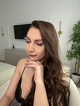 claraxjoyy online show from April 17, 2026, 5:43 am