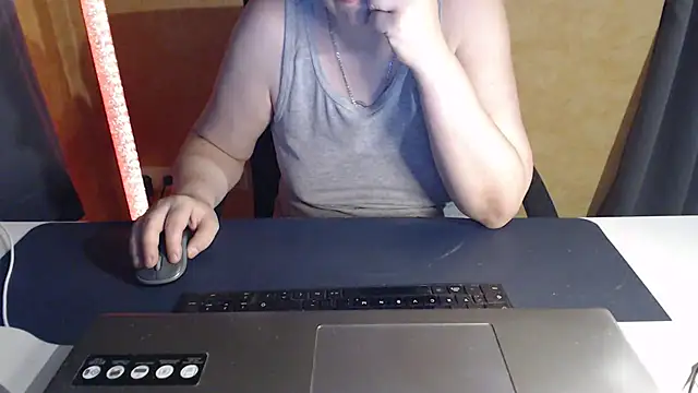 Snapshot of Sweet_Phoenix chatting on July 8, 2026, 8:24 pm Sweet Phoenix online show from July 8, 2026, 8:24 pm