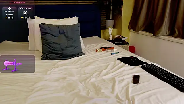 SamaraSinn online show from March 8, 2025, 1:57 pm