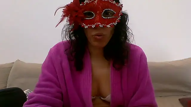 Snapshot of couple-tuga chatting on February 17, 2025, 11:34 am couple-tuga online show from February 17, 2025, 11:34 am