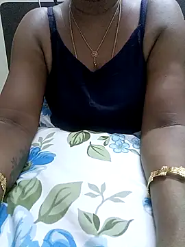 Snapshot of Tamil_Vishalini chatting on October 6, 2025, 5:43 pm Tamil Vishalini online show from October 6, 2025, 5:43 pm