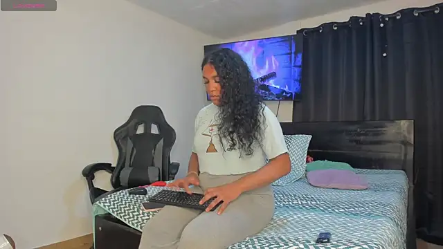 Snapshot of madisonbrunette chatting on October 14, 2025, 3:51 am madisonbrunette online show from October 14, 2025, 3:51 am