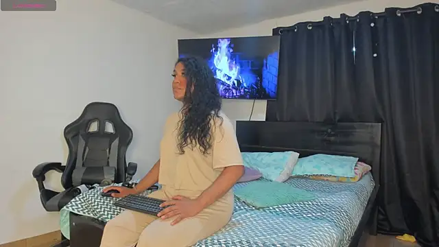 Snapshot of madisonbrunette chatting on October 15, 2025, 10:54 pm madisonbrunette online show from October 15, 2025, 10:54 pm