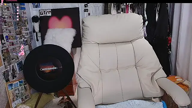 xiaotiantian-76 online show from December 5, 2025, 1:03 am