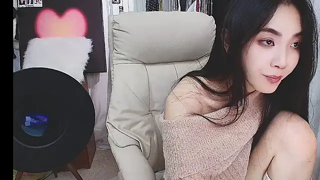 xiaotiantian-76 online show from December 16, 2025, 2:33 pm