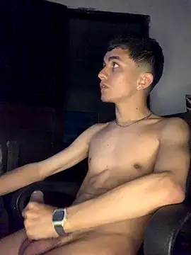 Snapshot of gabrielzinnnn085 chatting on September 11, 2025, 9:26 pm gabrielzinnnn085 online show from September 11, 2025, 9:26 pm