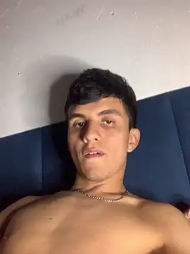 Snapshot of gabrielzinnnn085 chatting on December 3, 2025, 8:29 pm gabrielzinnnn085 online show from December 3, 2025, 8:29 pm