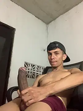 gabrielzinnnn085 online show from August 3, 2026, 10:35 pm