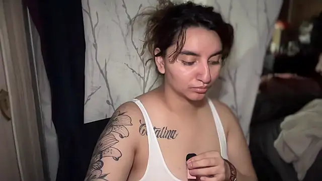 mamifresita online show from November 26, 2025, 5:03 pm