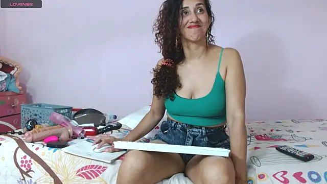 latinabueno41 online show from February 16, 2025, 2:09 am