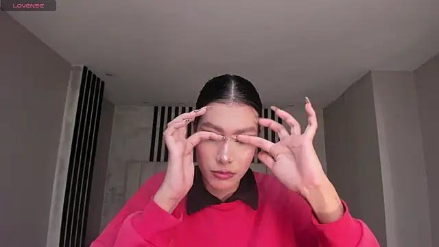 NiaSalvatore online show from September 11, 2025, 6:52 pm