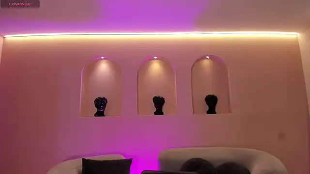 NiaSalvatore online show from September 23, 2025, 8:34 pm