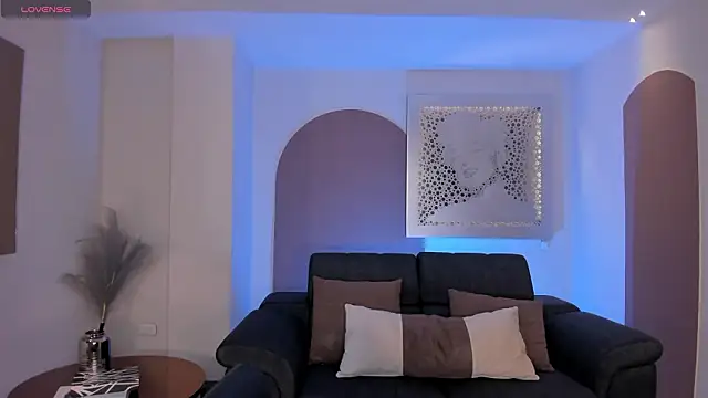 NiaSalvatore online show from March 8, 2026, 11:25 am