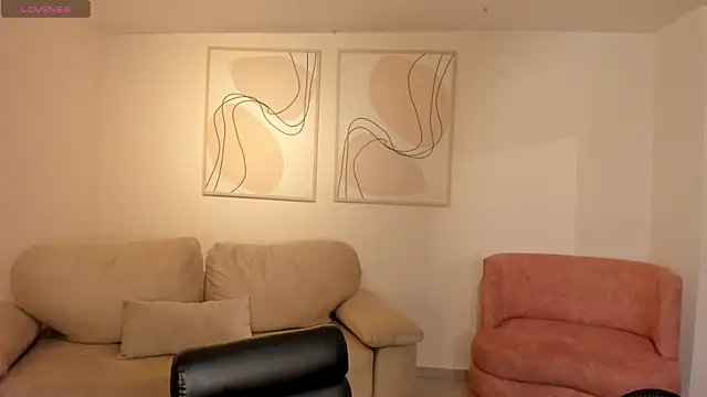 NiaSalvatore online show from April 11, 2026, 7:51 pm