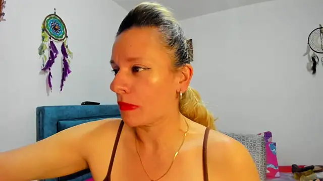 sofi saliva2511 online show from March 21, 2025, 1:34 am