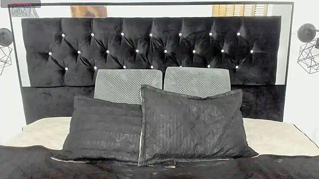 jisuscat online show from October 28, 2025, 6:54 pm