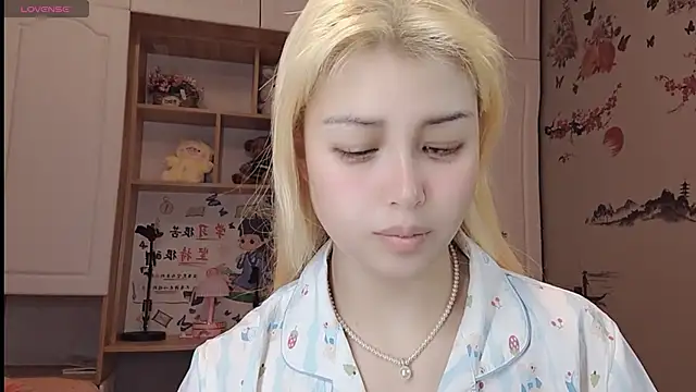 Lucky-xiuxiu online show from February 25, 2025, 3:42 am