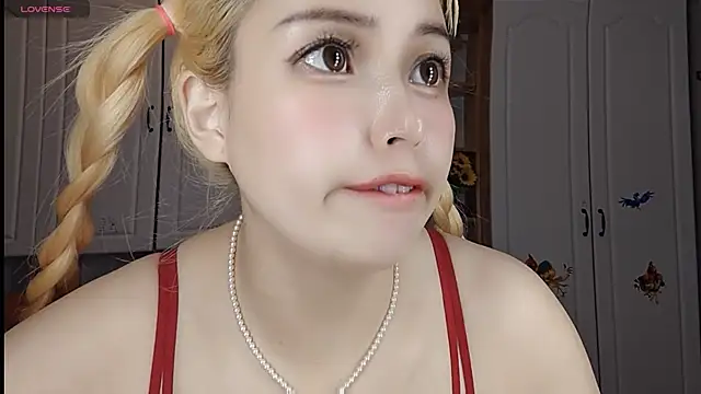 Lucky-xiuxiu online show from March 5, 2025, 2:36 am