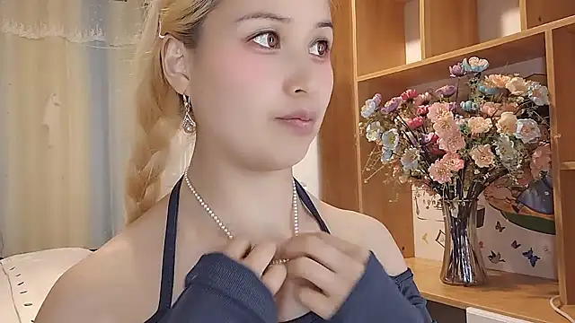 Lucky-xiuxiu online show from March 20, 2025, 1:48 pm