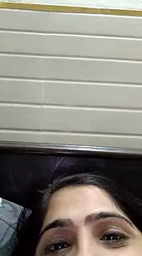 shreya1765 online show from March 11, 2025, 6:19 pm