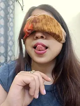 shreya1765 online show from January 11, 2026, 2:33 pm