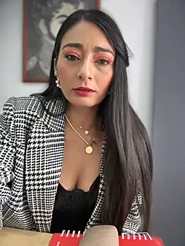 BELLA--26 online show from November 18, 2025, 2:32 pm