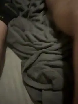 Snapshot of dragos211 chatting on December 17, 2025, 9:43 pm dragos211 online show from December 17, 2025, 9:43 pm