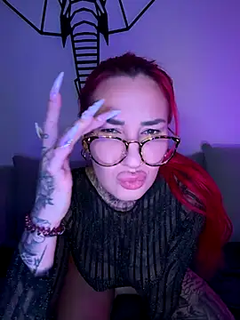 Mia-Fuchs online show from September 11, 2025, 9:04 pm