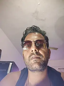 MAGNETICDADDY8 online show from November 3, 2025, 8:10 pm