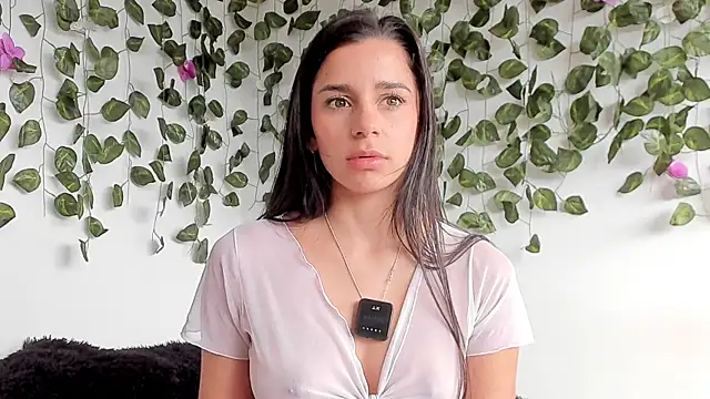 Laurensmith9 online show from April 21, 2026, 1:50 pm