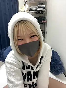 Hikaru-chan online show from March 22, 2025, 7:20 pm