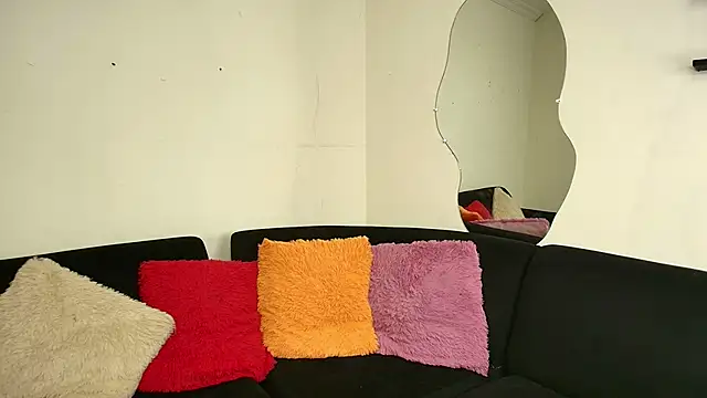 twinkmilk  online show from February 20, 2025, 11:42 am