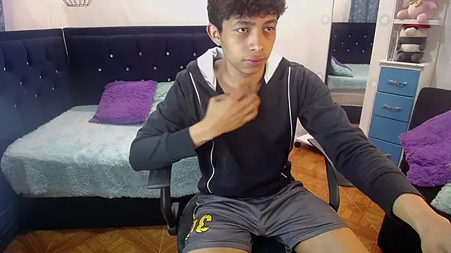 twinkmilk  online show from March 8, 2025, 1:39 am