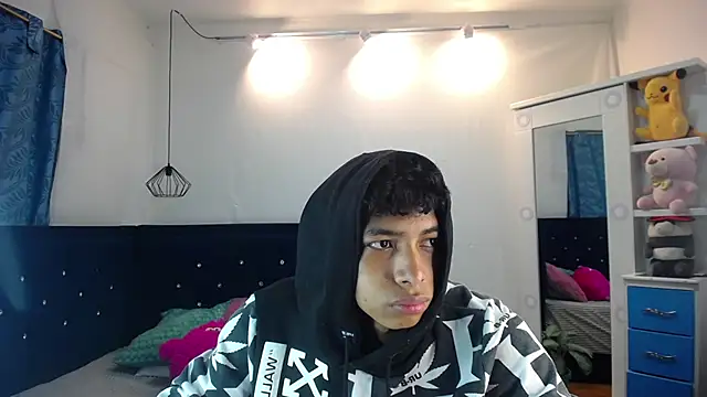 twinkmilk  online show from March 17, 2025, 12:46 pm