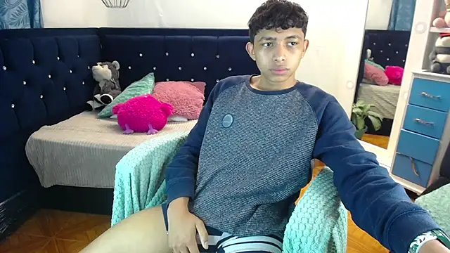 twinkmilk  online show from March 18, 2025, 9:21 pm