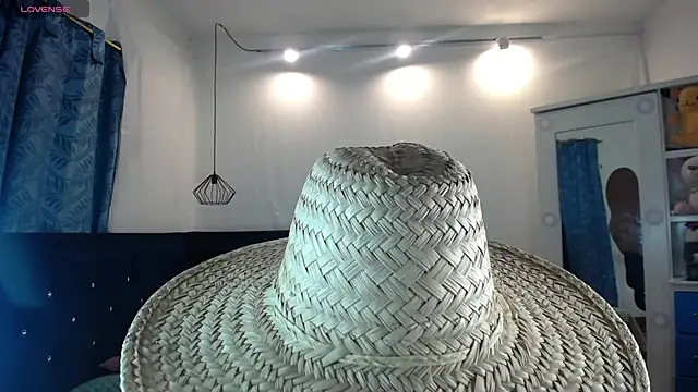 twinkmilk  online show from March 21, 2025, 1:01 pm