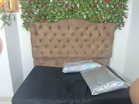 Snapshot of Natasha69 chatting on January 8, 2025, 6:09 am Natasha69 online show from January 8, 2025, 6:09 am