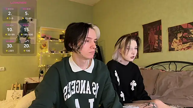 Snapshot of VeryRare_TwinS chatting on October 23, 2025, 2:33 am VeryRare TwinS online show from October 23, 2025, 2:33 am