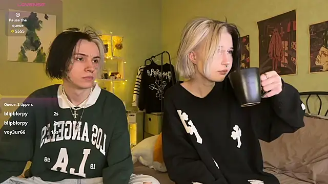 Snapshot of VeryRare_TwinS chatting on November 16, 2025, 10:26 pm VeryRare TwinS online show from November 16, 2025, 10:26 pm