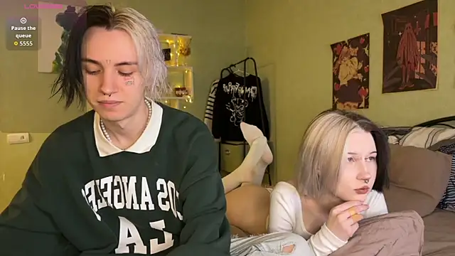 Snapshot of VeryRare_TwinS chatting on November 18, 2025, 10:03 pm VeryRare TwinS online show from November 18, 2025, 10:03 pm