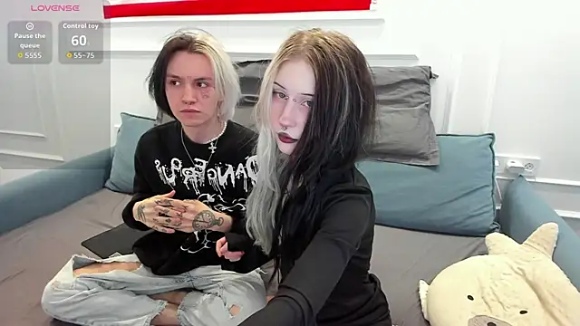 Snapshot of VeryRare_TwinS chatting on April 18, 2026, 1:09 am VeryRare TwinS online show from April 18, 2026, 1:09 am