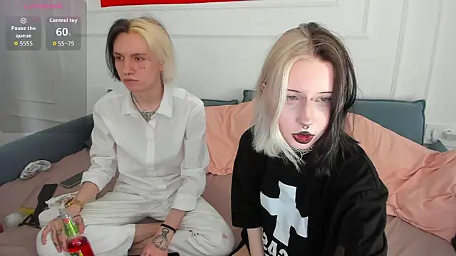 Snapshot of VeryRare_TwinS chatting on May 1, 2026, 4:39 am VeryRare TwinS online show from May 1, 2026, 4:39 am