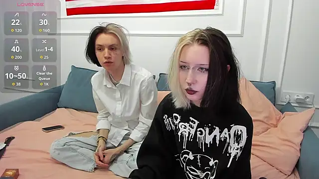 Snapshot of VeryRare_TwinS chatting on May 11, 2026, 7:22 pm VeryRare TwinS online show from May 11, 2026, 7:22 pm