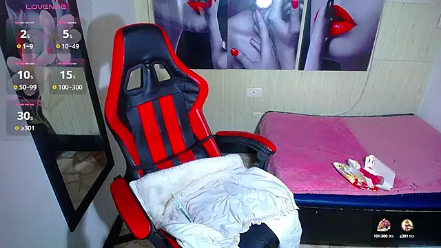 Anniee x online show from October 10, 2025, 12:59 pm