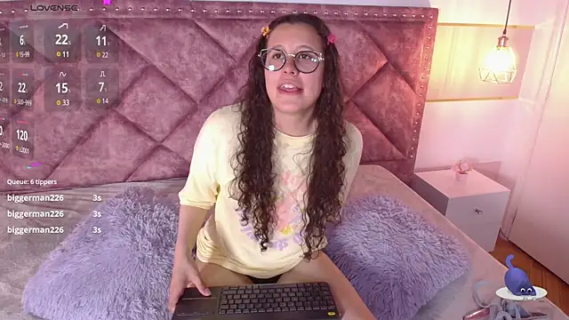 Charlotte  Miller online show from January 22, 2025, 11:32 pm