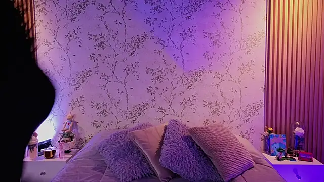 Charlotte  Miller online show from April 10, 2026, 11:37 am